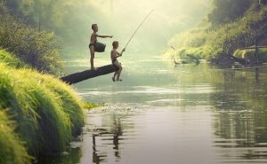 Niños pescando